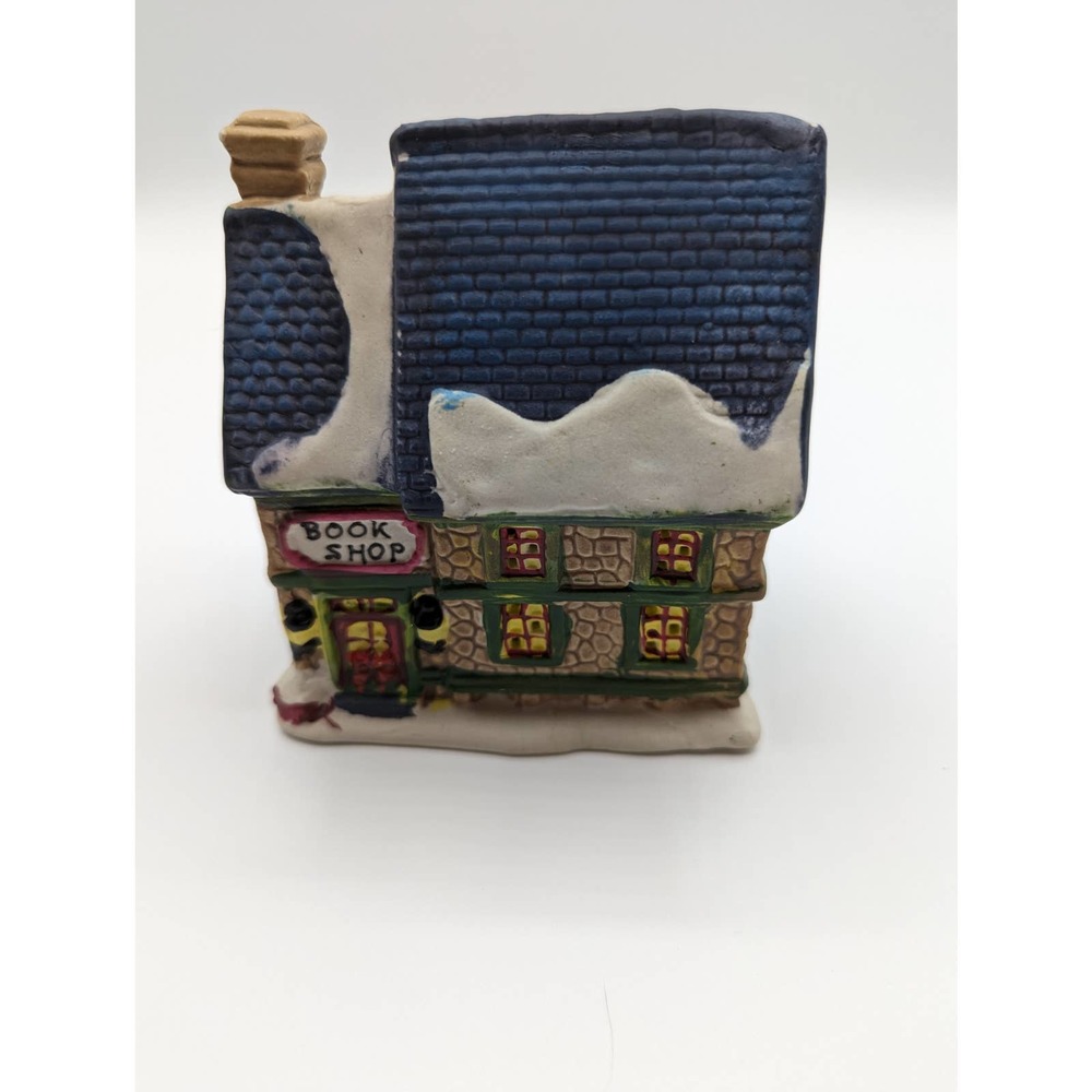GREENBRIER INTERNATIONAL CHRISTMAS HOUSE | BOOK STORE | LIGHTED HOUSE
